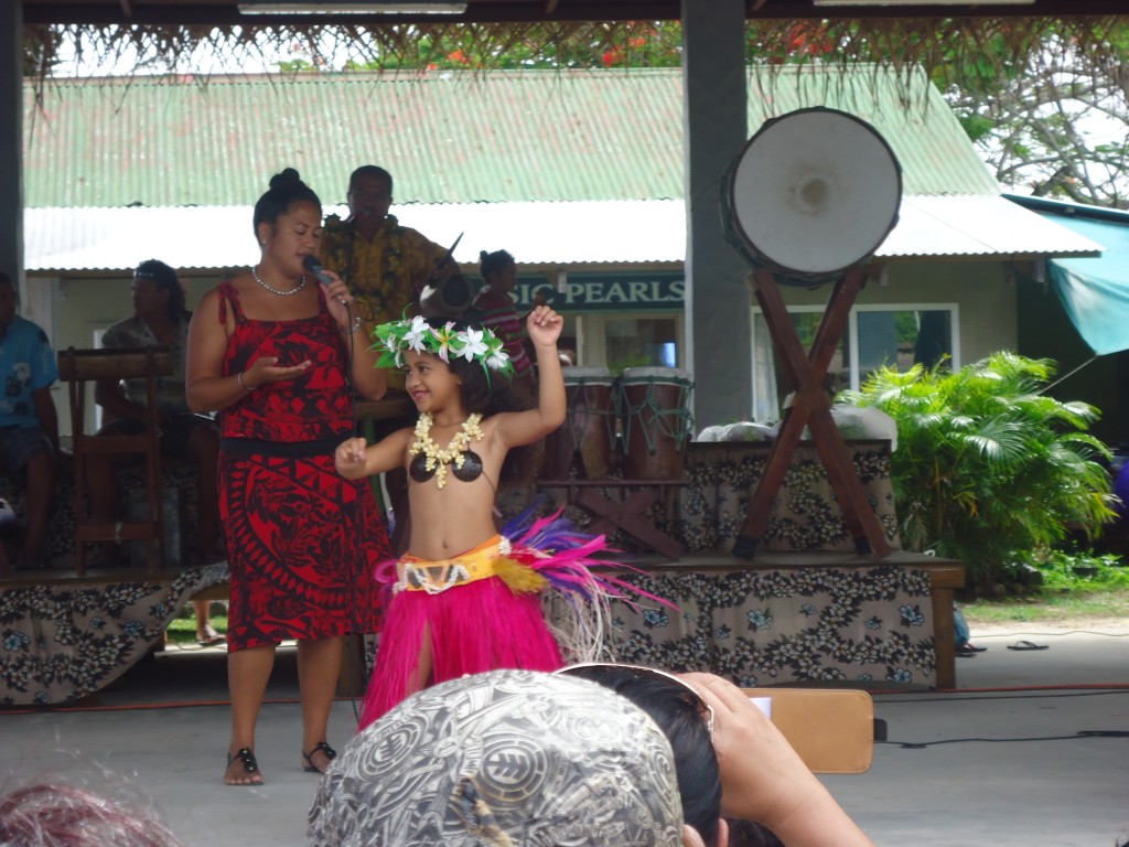 The singer and one of the lovely girls.